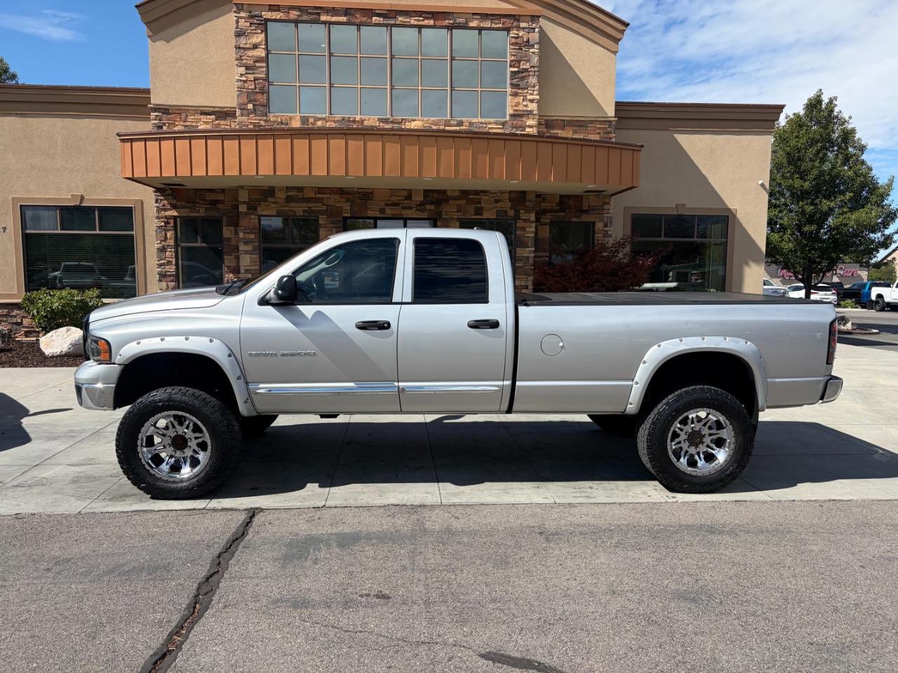 Dodge Ram 2500 4dr Quad Cab 160.5" WB 4WD SLT 2005