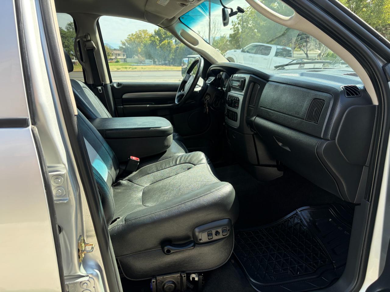 Dodge Ram 2500 4dr Quad Cab 160.5" WB 4WD SLT 2005