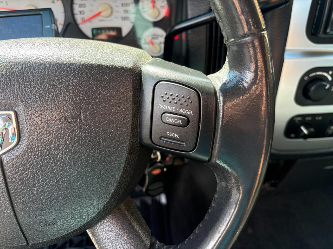 Dodge Ram 2500 4dr Quad Cab 160.5" WB 4WD SLT 2005