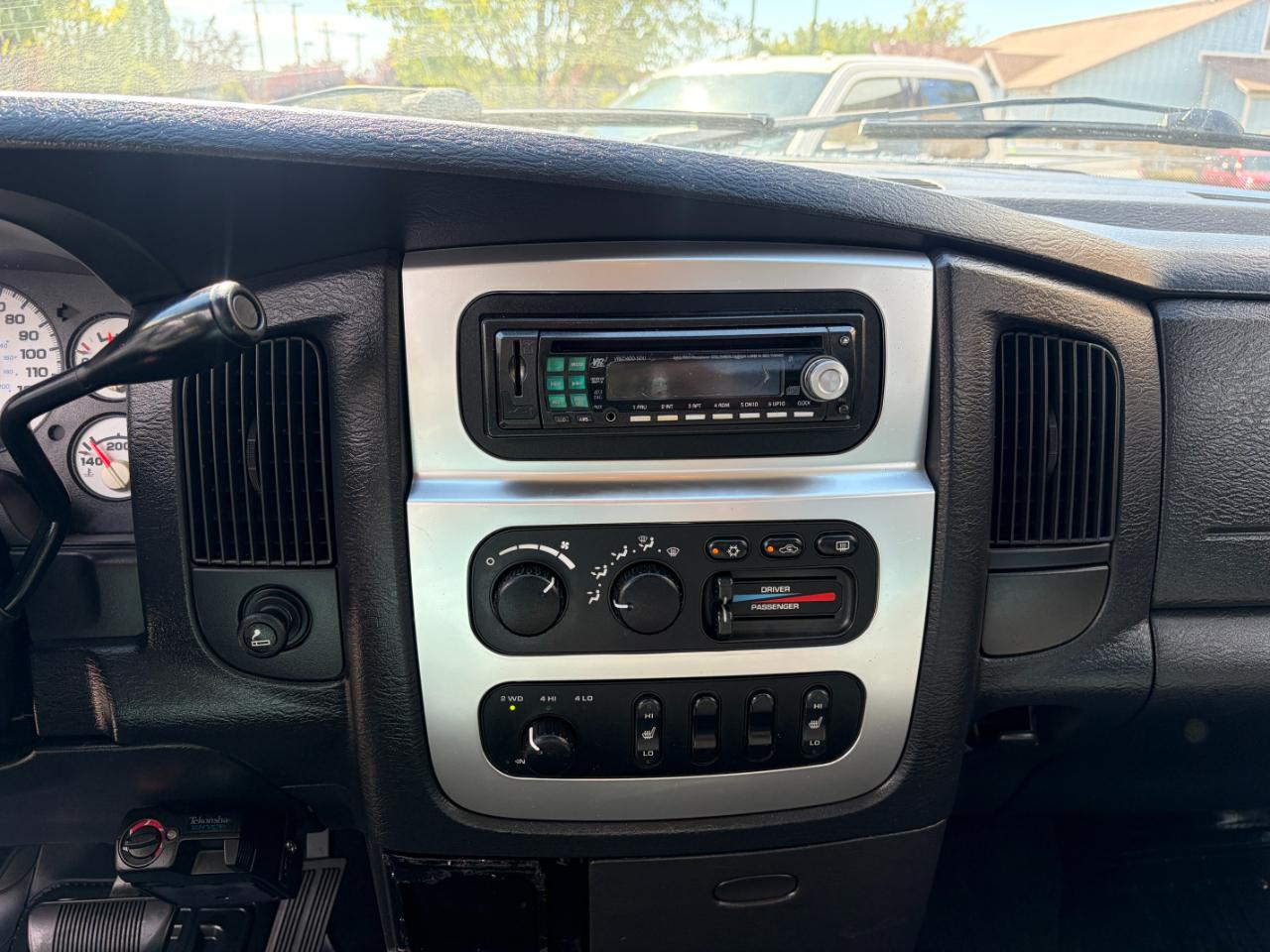 Dodge Ram 2500 4dr Quad Cab 160.5" WB 4WD SLT 2005