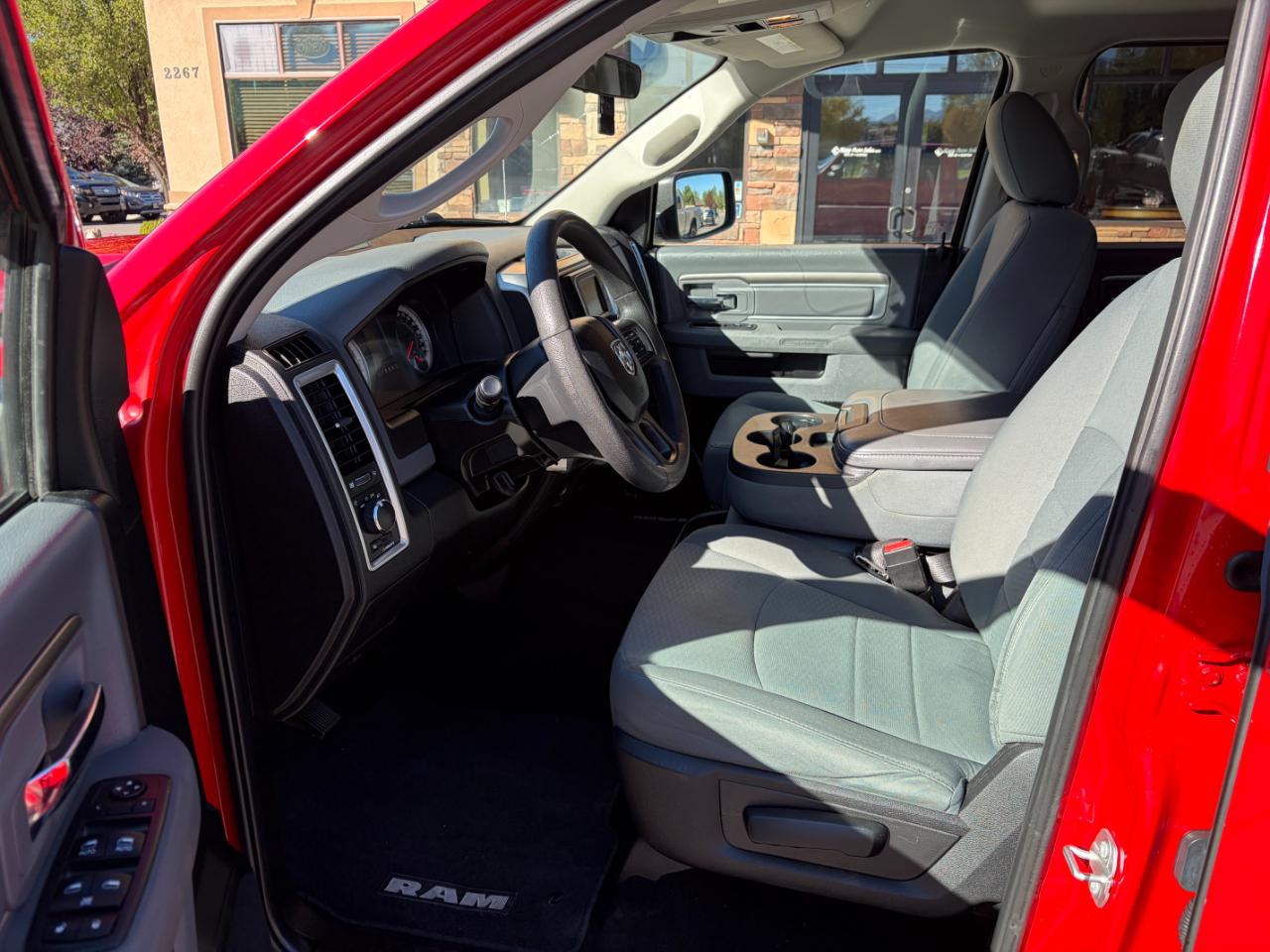 RAM 1500 Classic SLT 4x4 Crew Cab 6'4" Box 2019