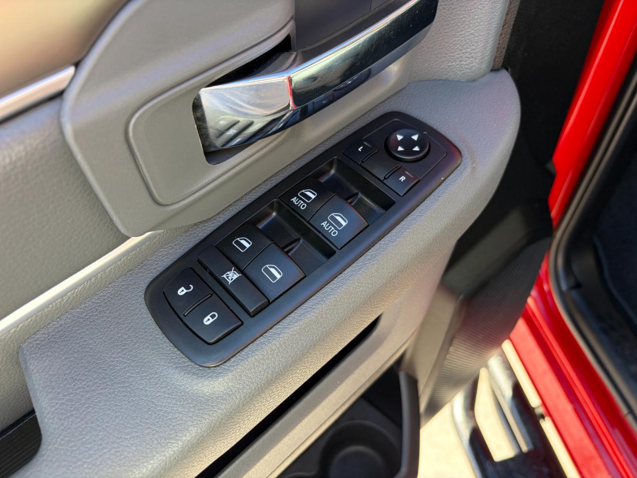 RAM 1500 Classic SLT 4x4 Crew Cab 6'4" Box 2019