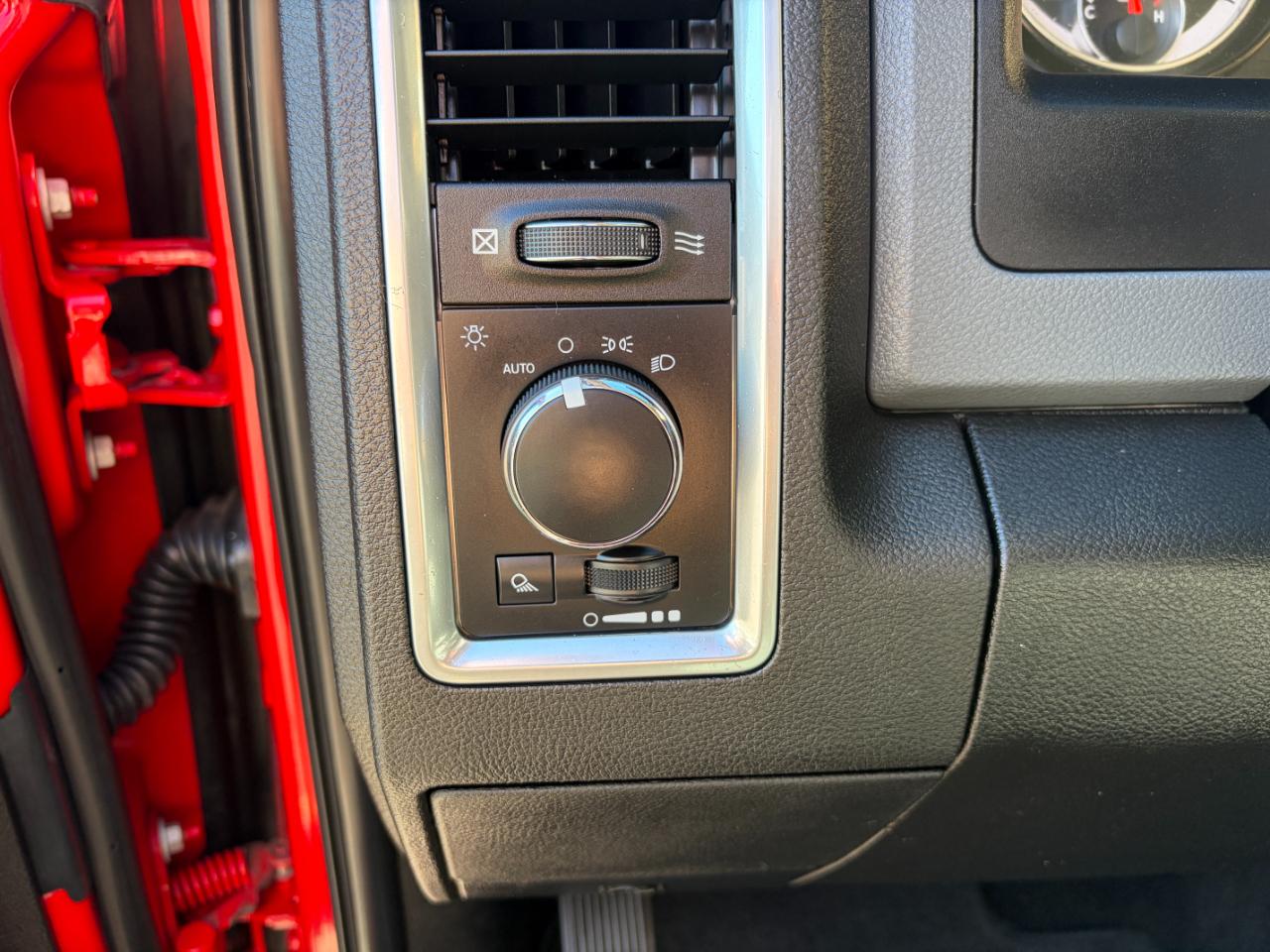 RAM 1500 Classic SLT 4x4 Crew Cab 6'4" Box 2019