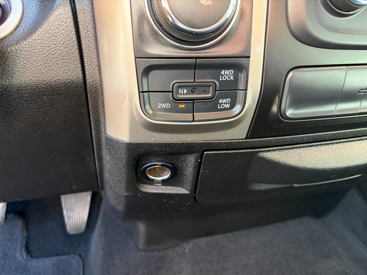 RAM 1500 Classic SLT 4x4 Crew Cab 6'4" Box 2019