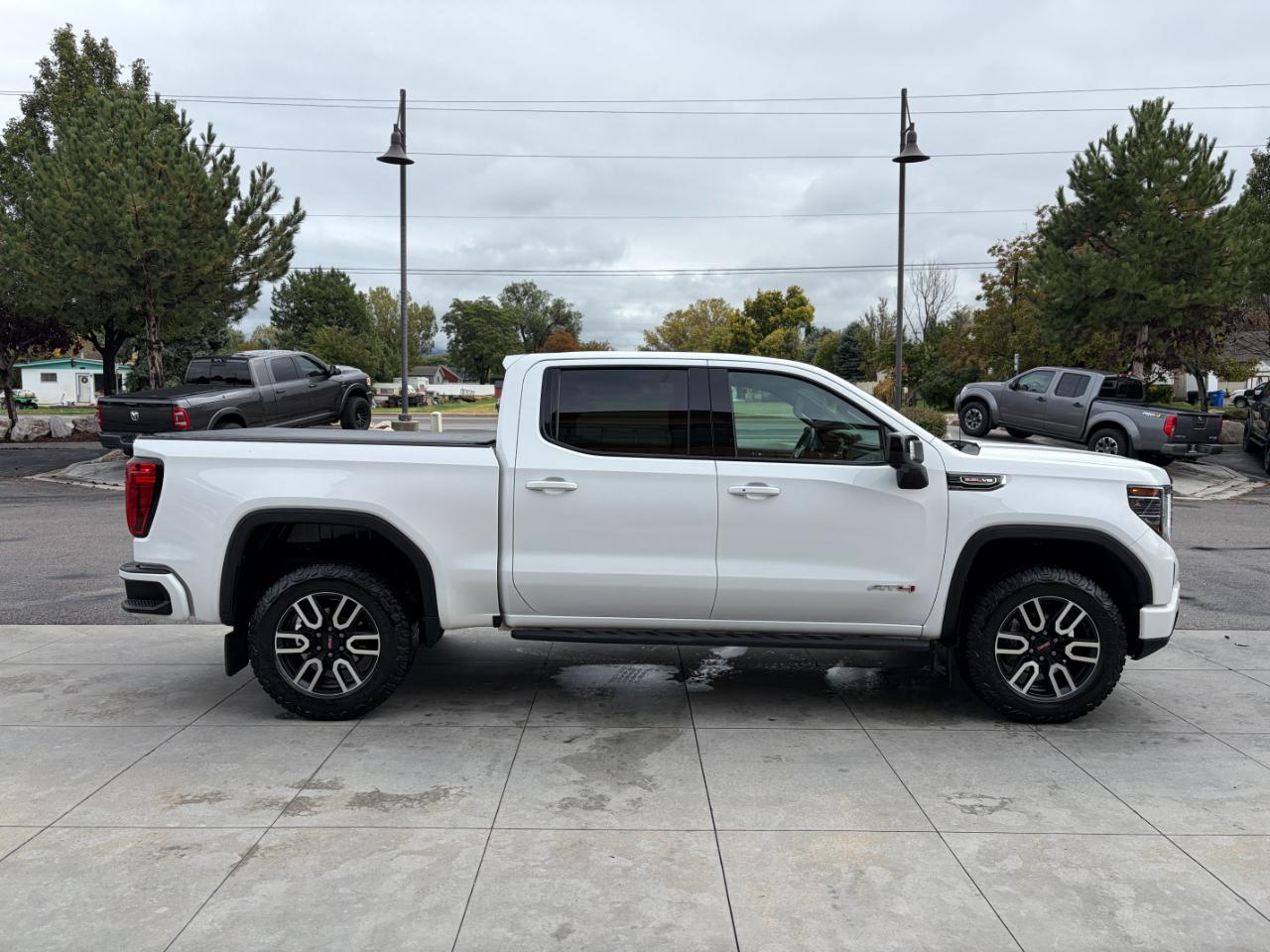 GMC Sierra 1500 4WD Crew Cab 147" AT4 2022