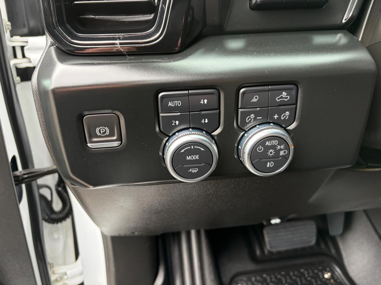 GMC Sierra 1500 4WD Crew Cab 147" AT4 2022