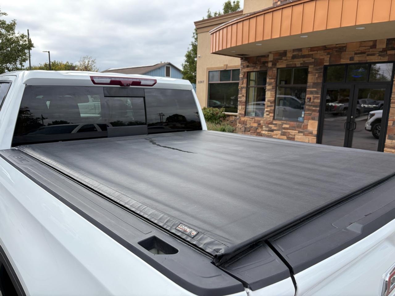 GMC Sierra 1500 4WD Crew Cab 147" AT4 2022