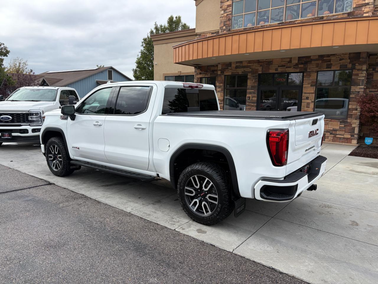 GMC Sierra 1500 4WD Crew Cab 147" AT4 2022