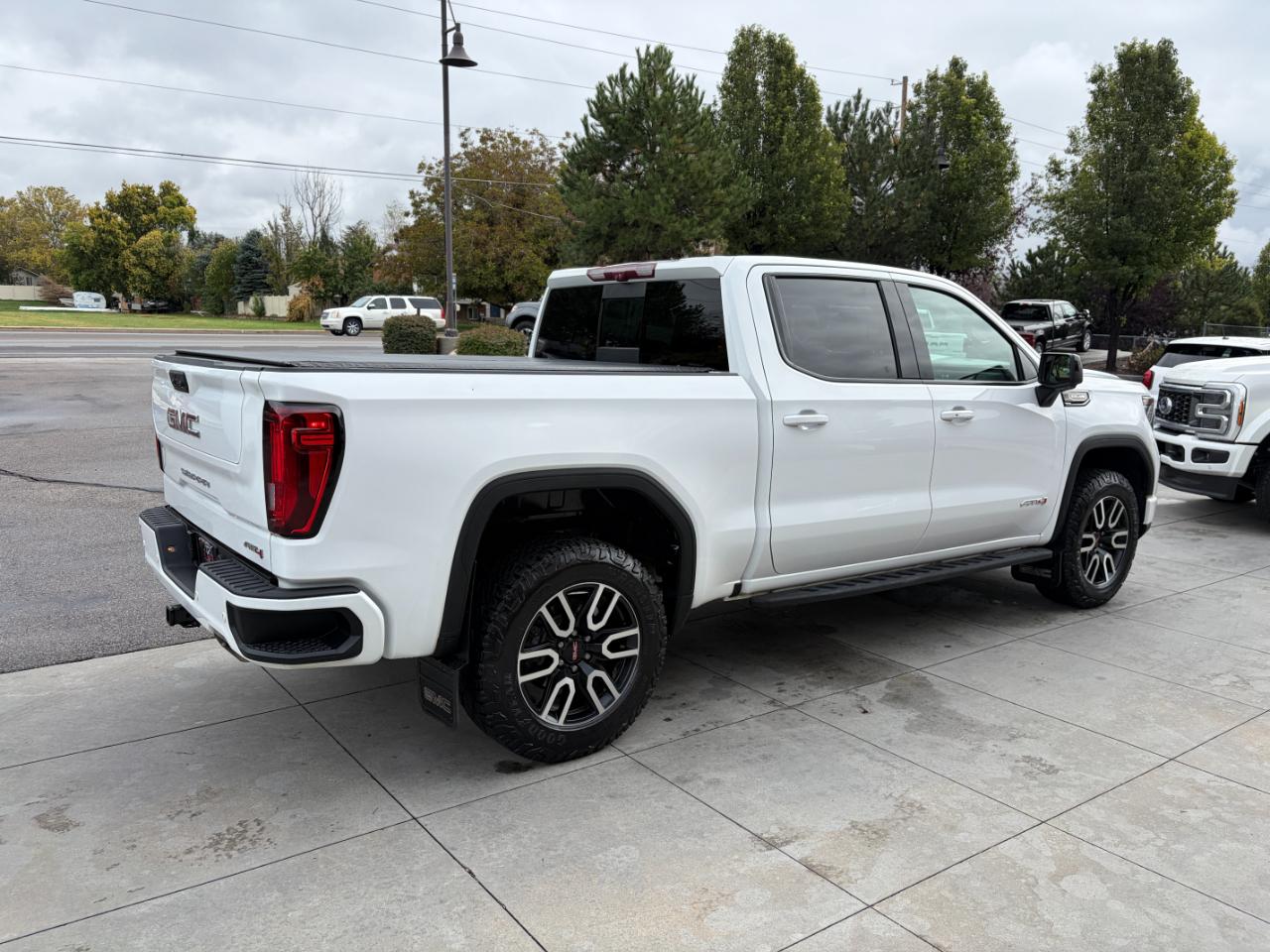 GMC Sierra 1500 4WD Crew Cab 147" AT4 2022