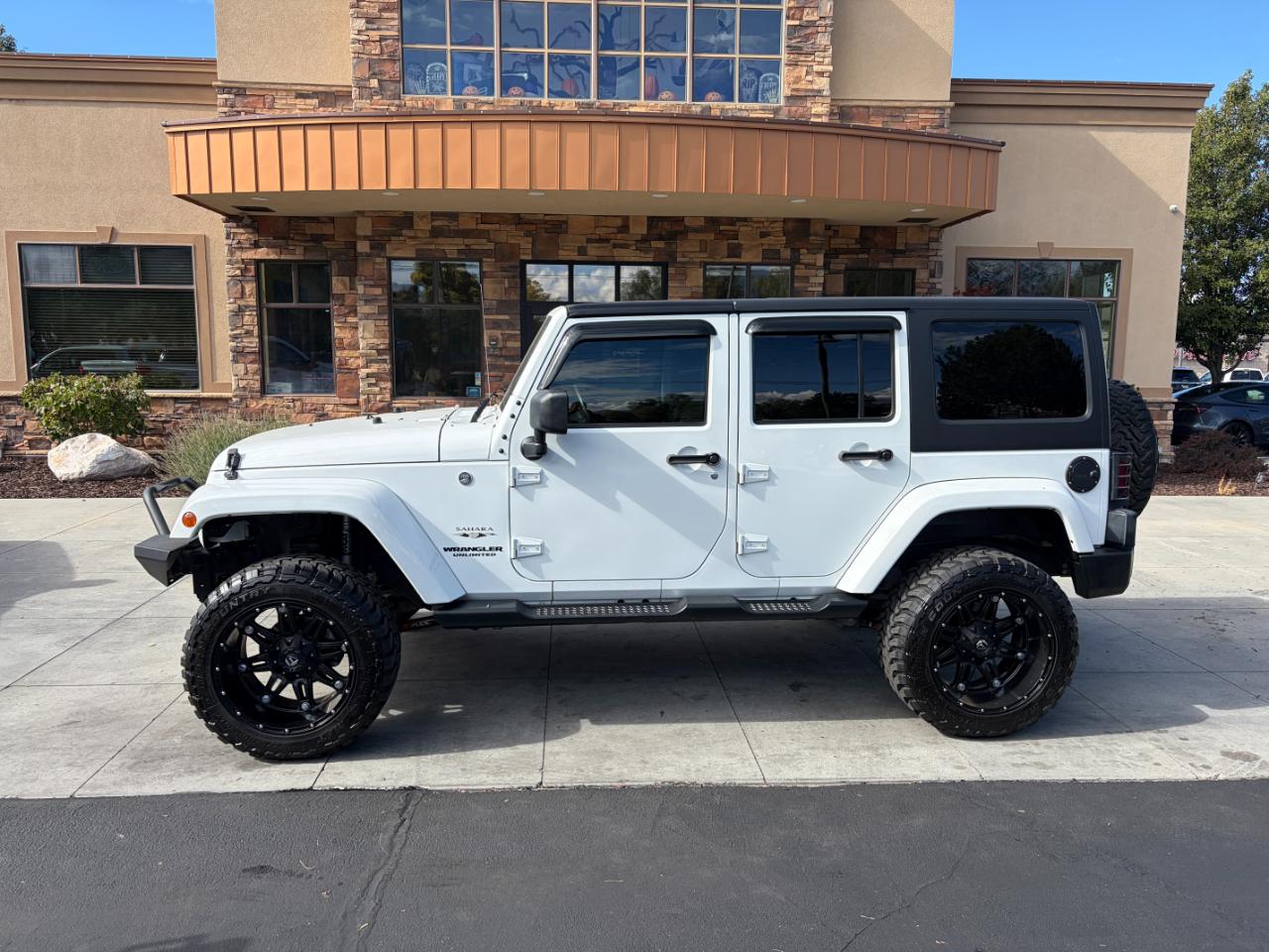 Jeep Wrangler Unlimited 4WD 4dr Sahara 2016