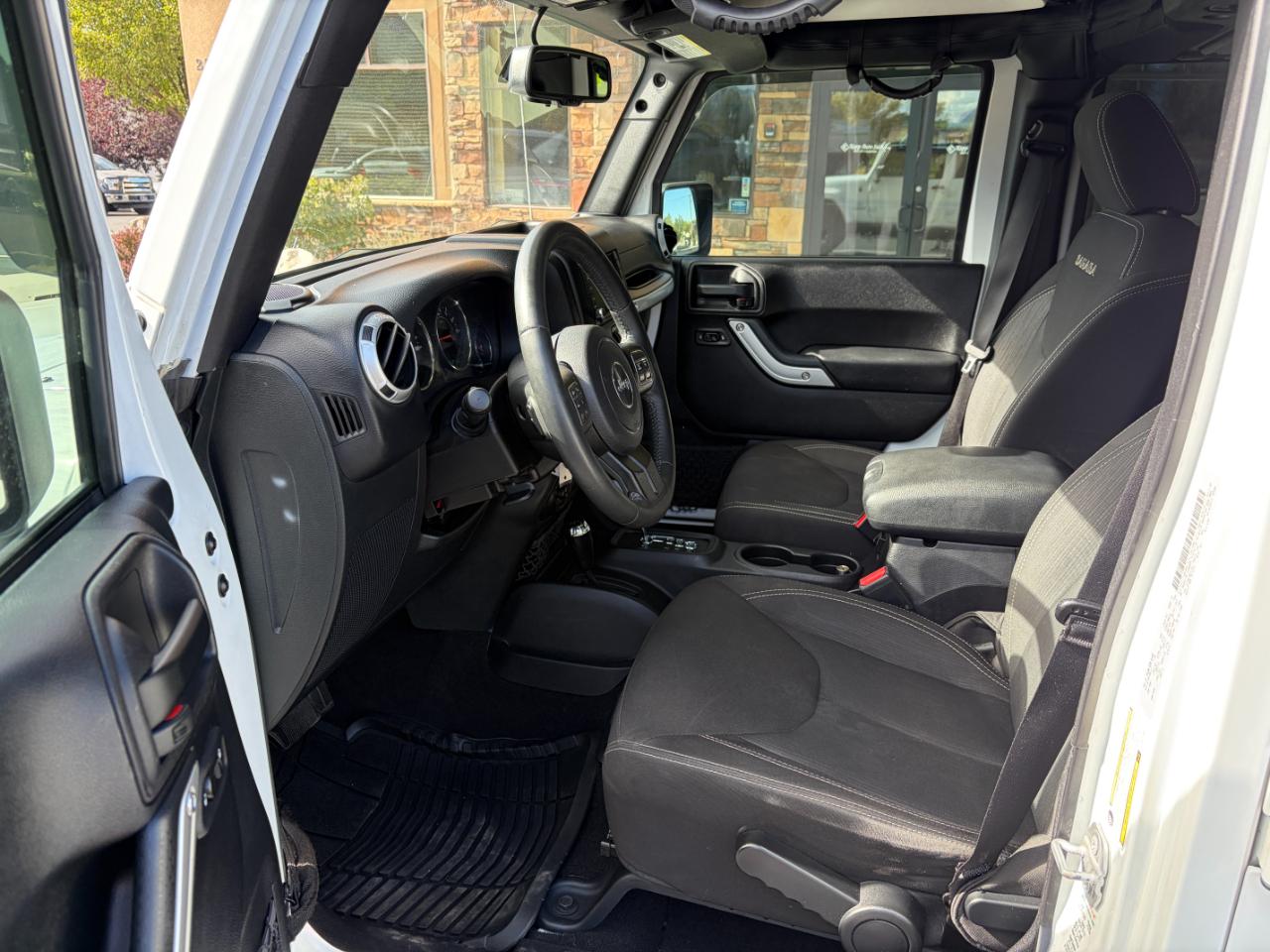 Jeep Wrangler Unlimited 4WD 4dr Sahara 2016