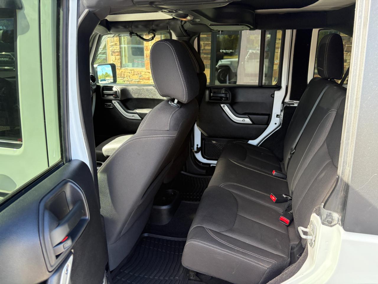 Jeep Wrangler Unlimited 4WD 4dr Sahara 2016