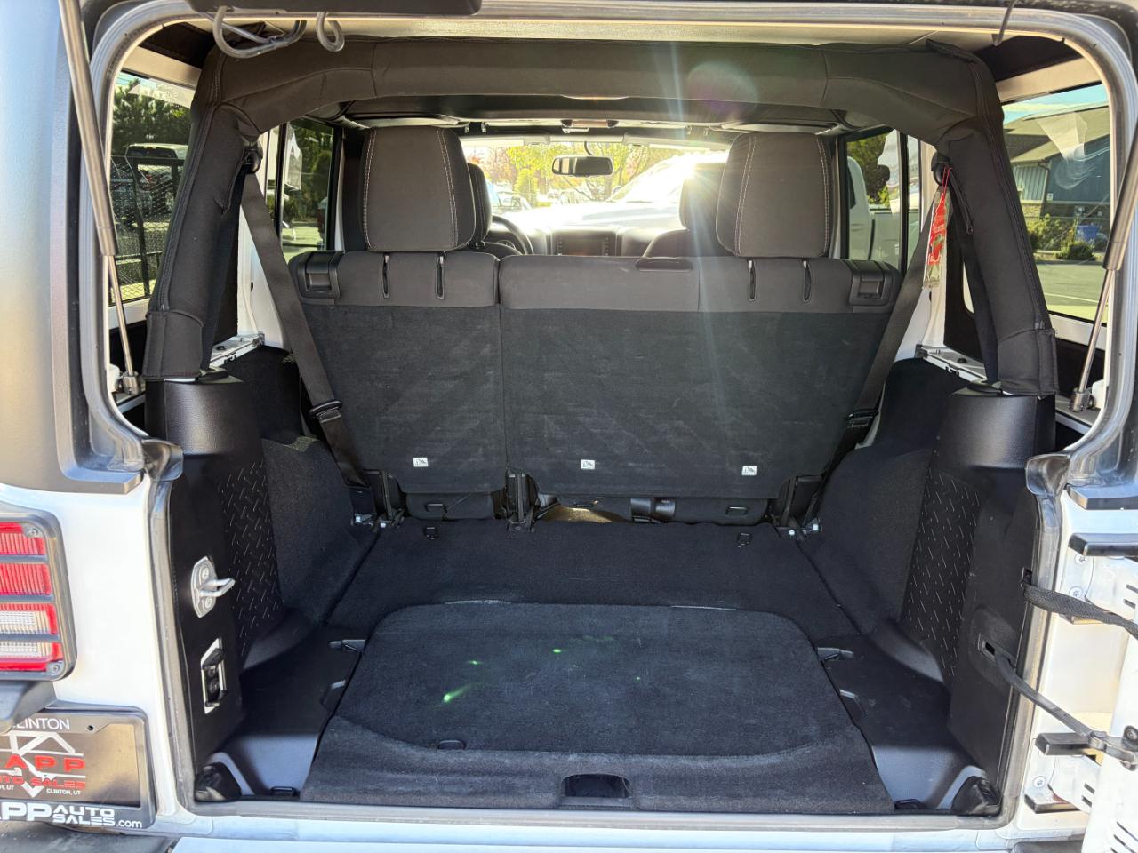 Jeep Wrangler Unlimited 4WD 4dr Sahara 2016