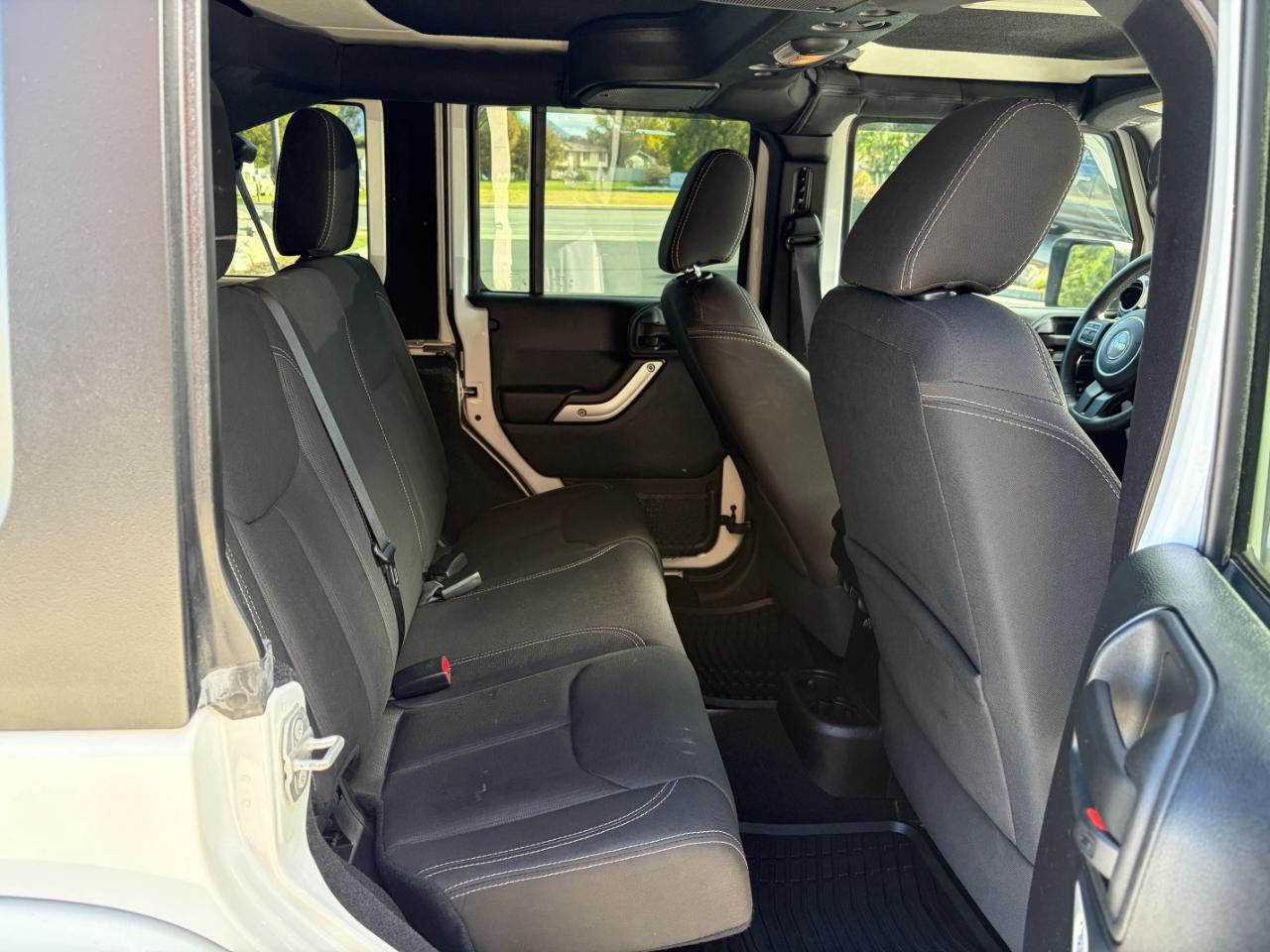 Jeep Wrangler Unlimited 4WD 4dr Sahara 2016