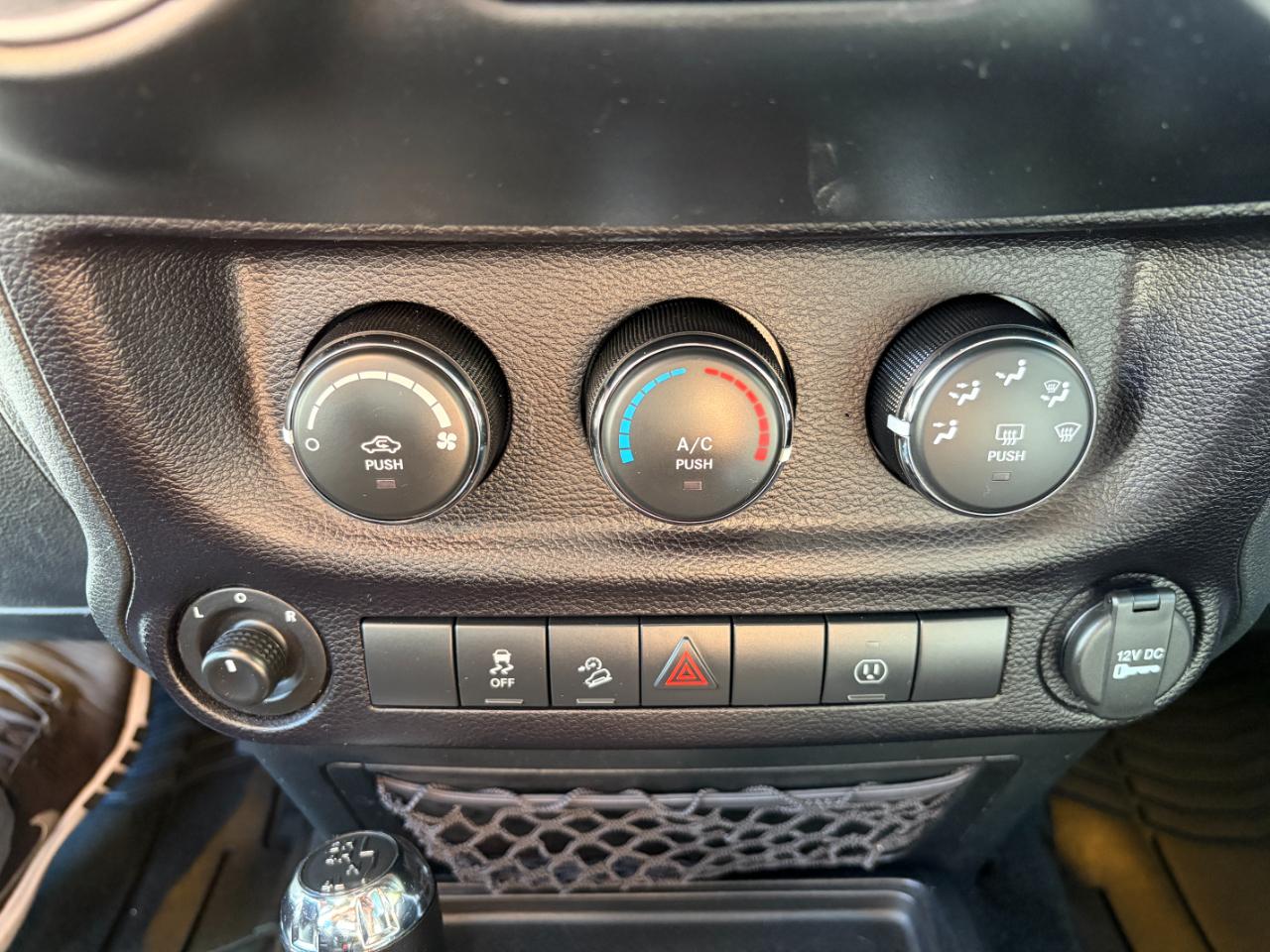 Jeep Wrangler Unlimited 4WD 4dr Sahara 2016
