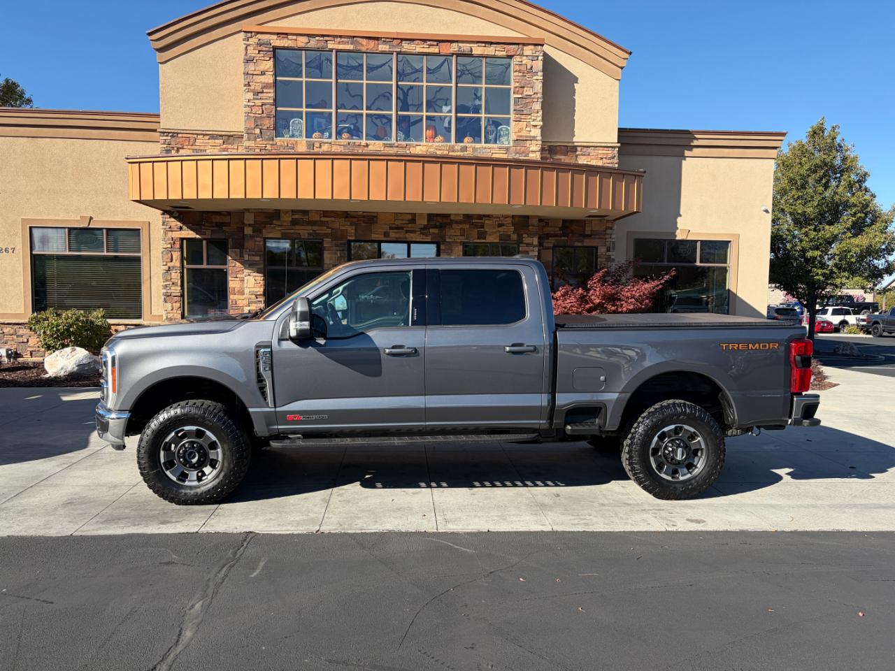 Ford Super Duty F-350 SRW Lariat 4WD Crew Cab 6.75' Box 2023