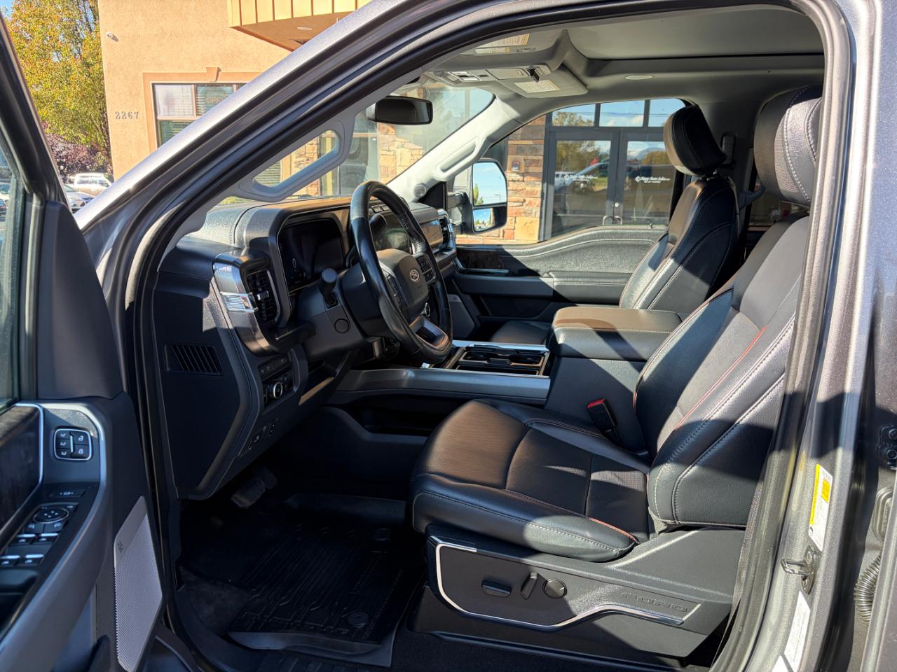 Ford Super Duty F-350 SRW Lariat 4WD Crew Cab 6.75' Box 2023