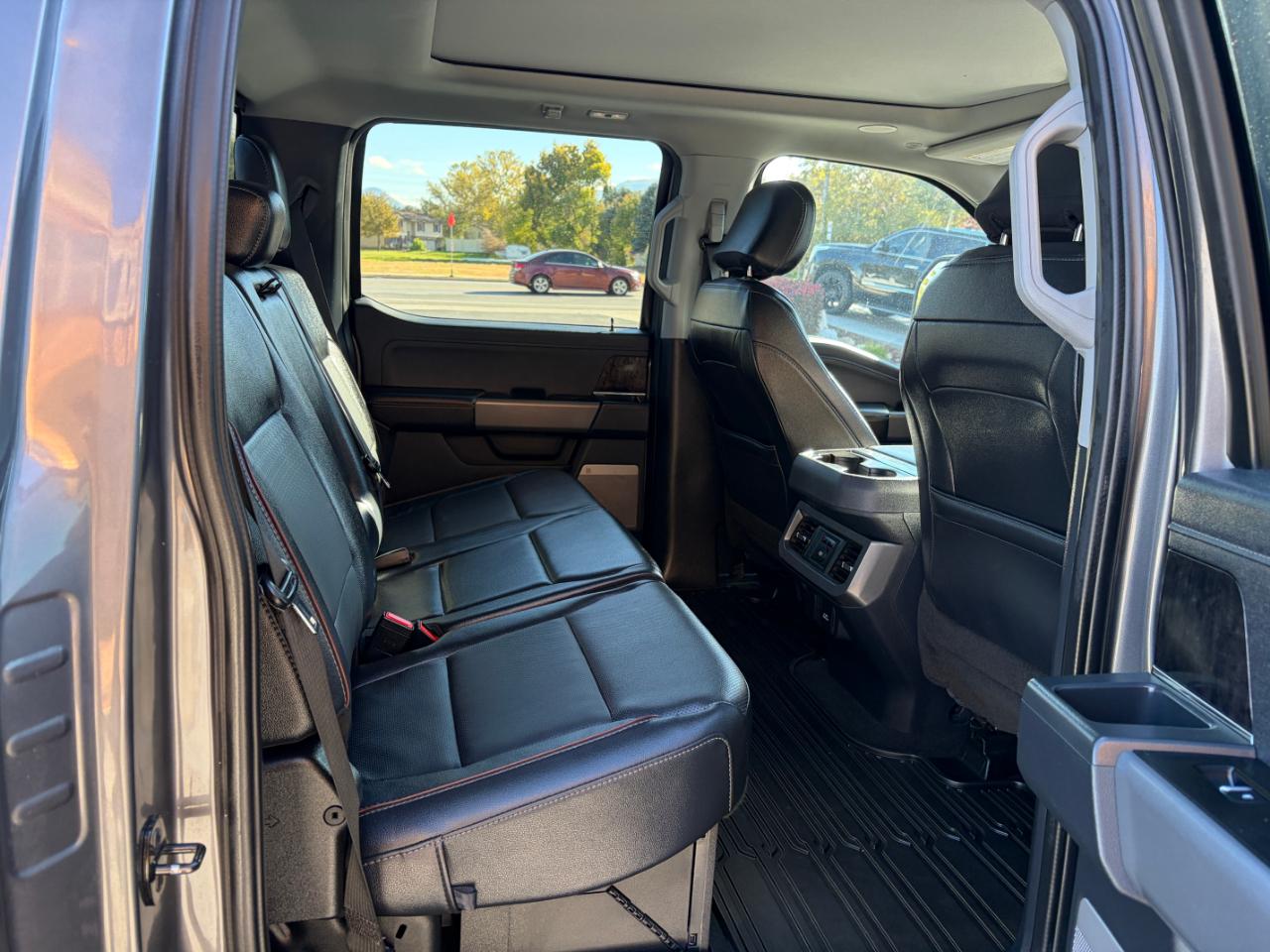 Ford Super Duty F-350 SRW Lariat 4WD Crew Cab 6.75' Box 2023