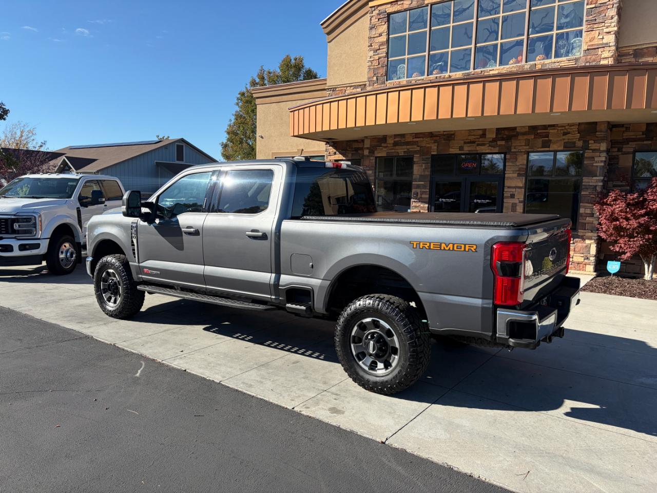 Ford Super Duty F-350 SRW Lariat 4WD Crew Cab 6.75' Box 2023