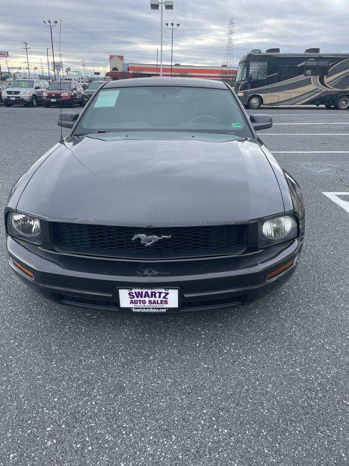 Ford Mustang 2dr Cpe Deluxe 2008