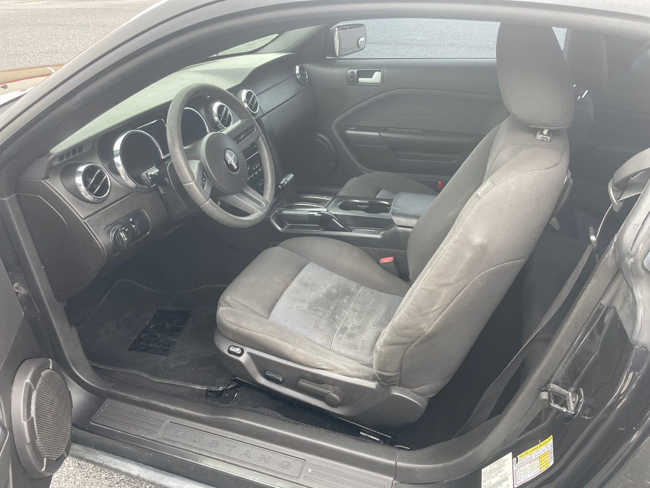 Ford Mustang 2dr Cpe Deluxe 2008