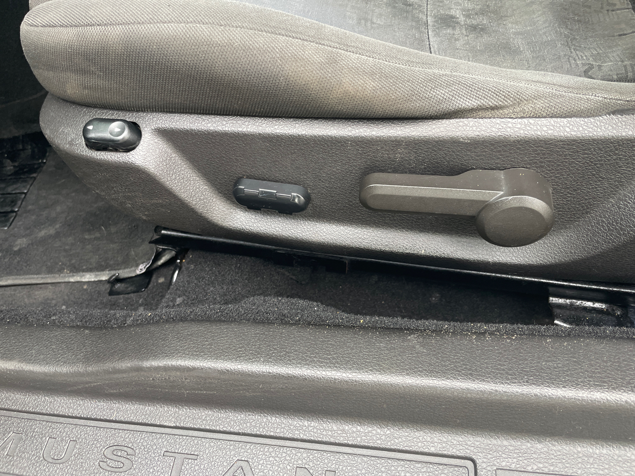 Ford Mustang 2dr Cpe Deluxe 2008