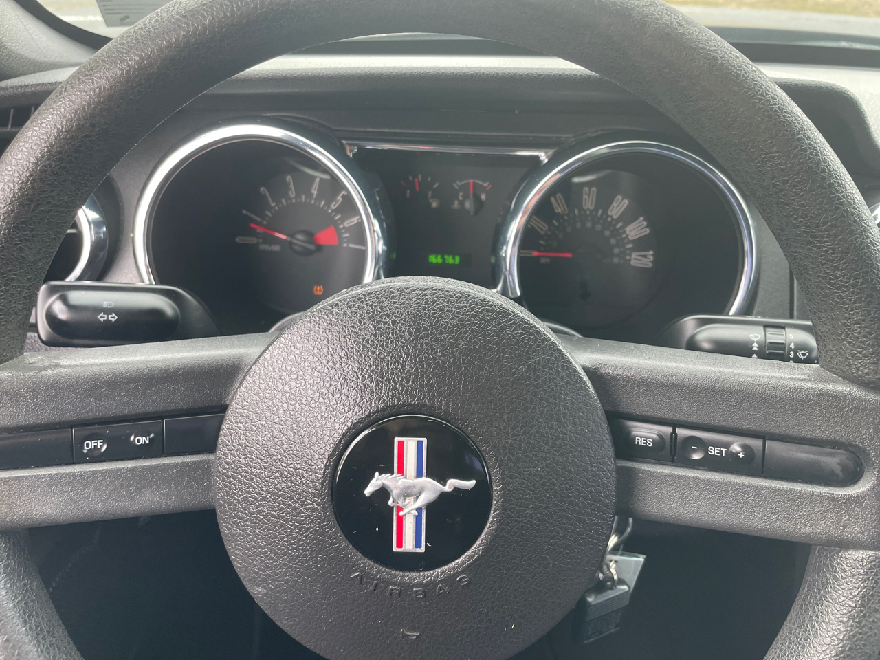 Ford Mustang 2dr Cpe Deluxe 2008