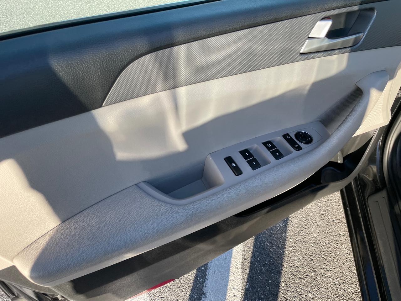 Hyundai Sonata SE 2.4L 2017