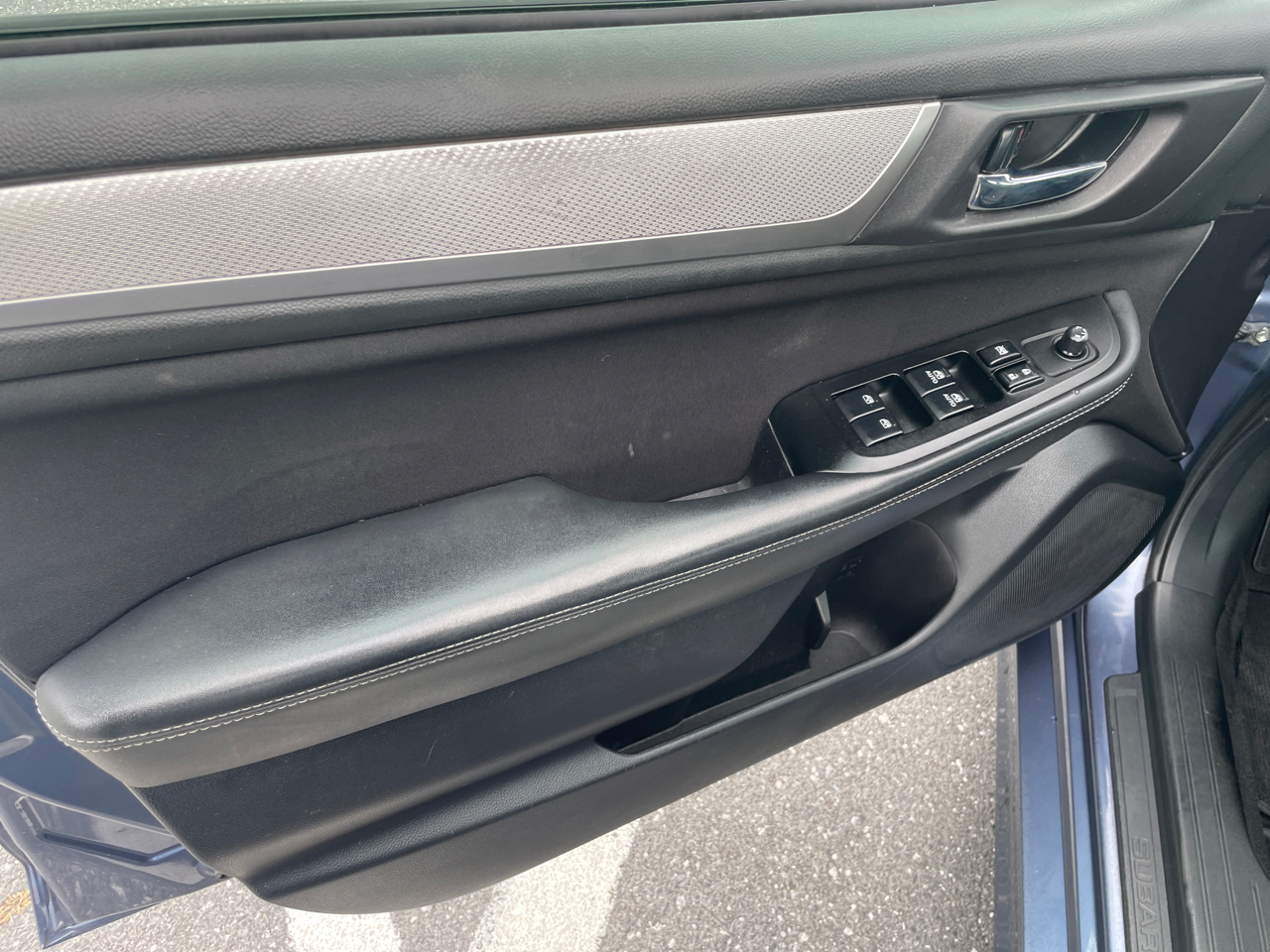 Subaru Legacy 4dr Sdn 2.5i Premium PZEV 2016