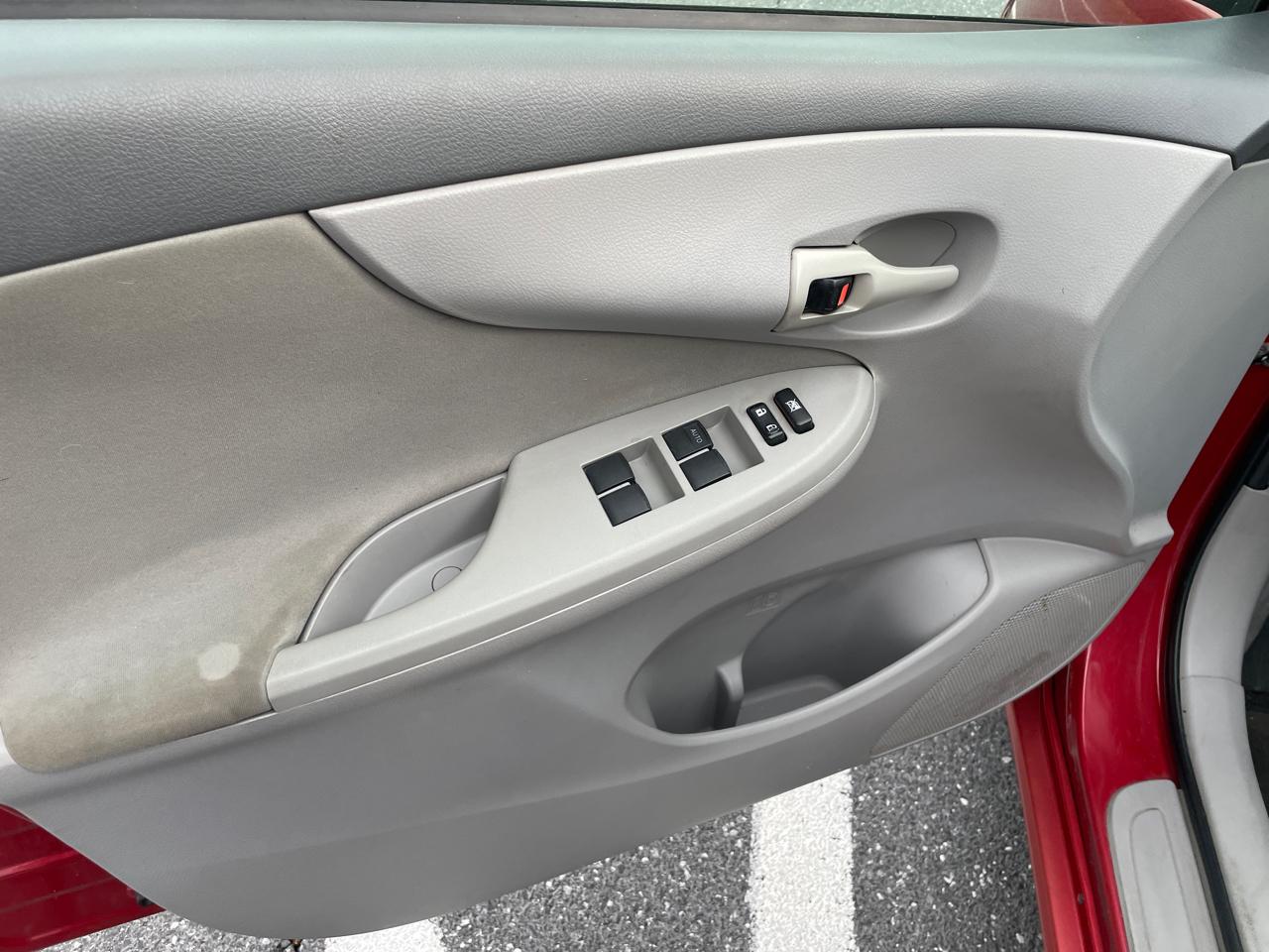 Toyota Corolla 4dr Sdn LE Auto 2009