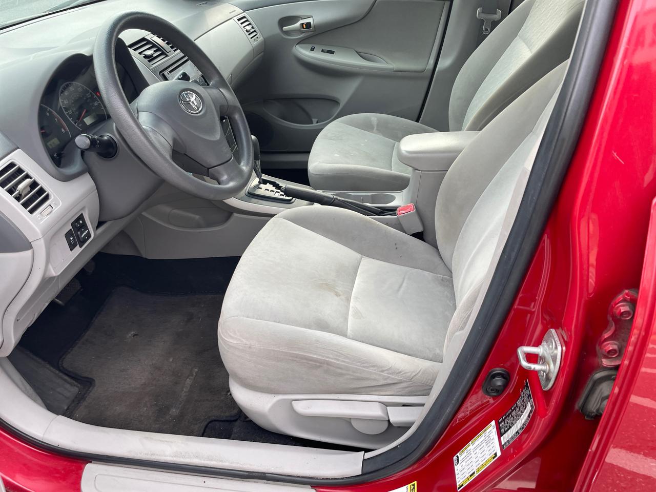 Toyota Corolla 4dr Sdn LE Auto 2009