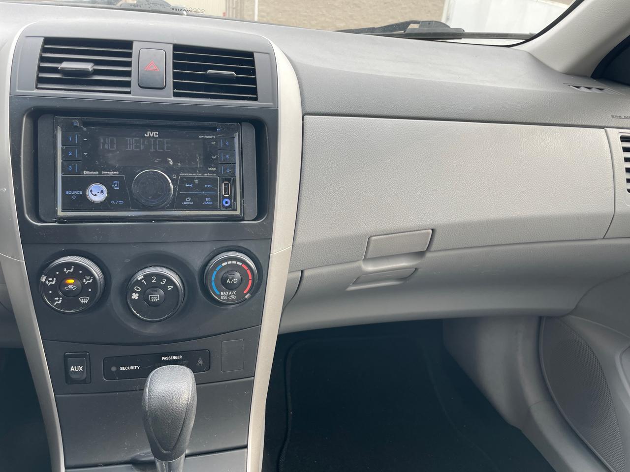 Toyota Corolla 4dr Sdn LE Auto 2009