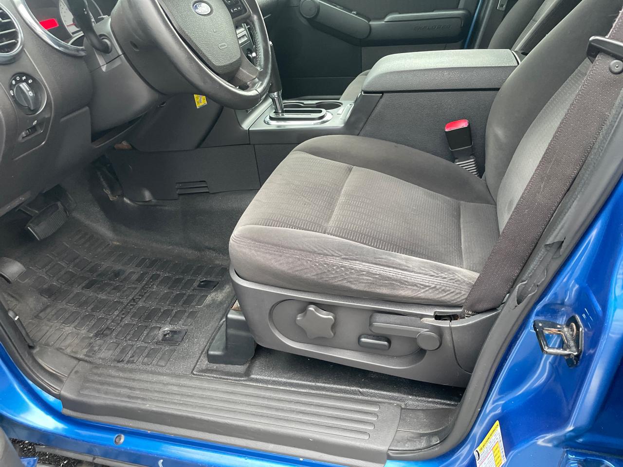 Ford Explorer Sport Trac 4WD 4dr XLT 2010