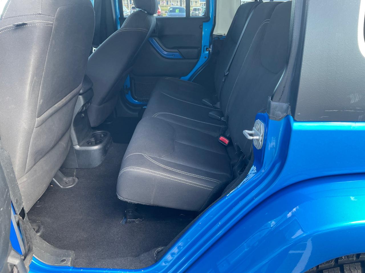 Jeep Wrangler Unlimited 4WD 4dr Sahara 2016