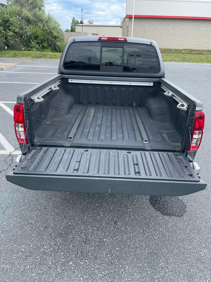 Nissan Frontier Crew Cab 4x4 SV V6 Auto 2018