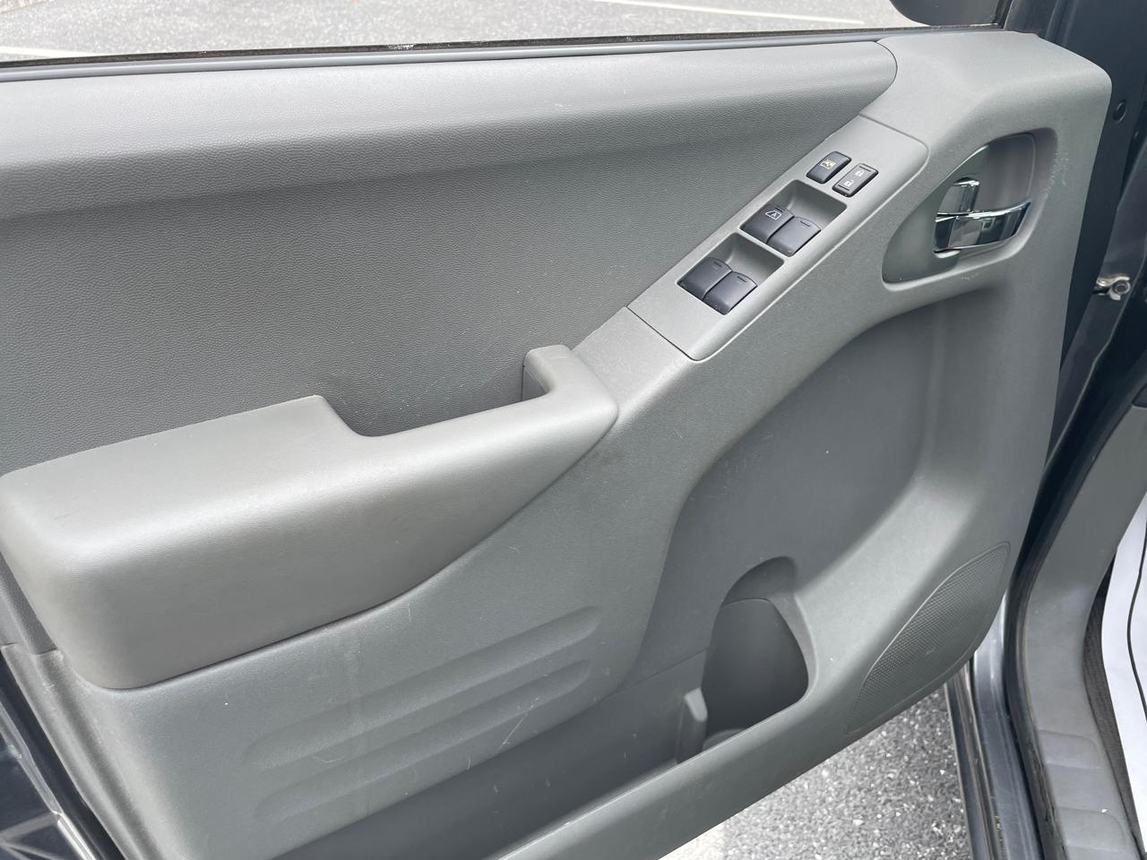 Nissan Frontier Crew Cab 4x4 SV V6 Auto 2018