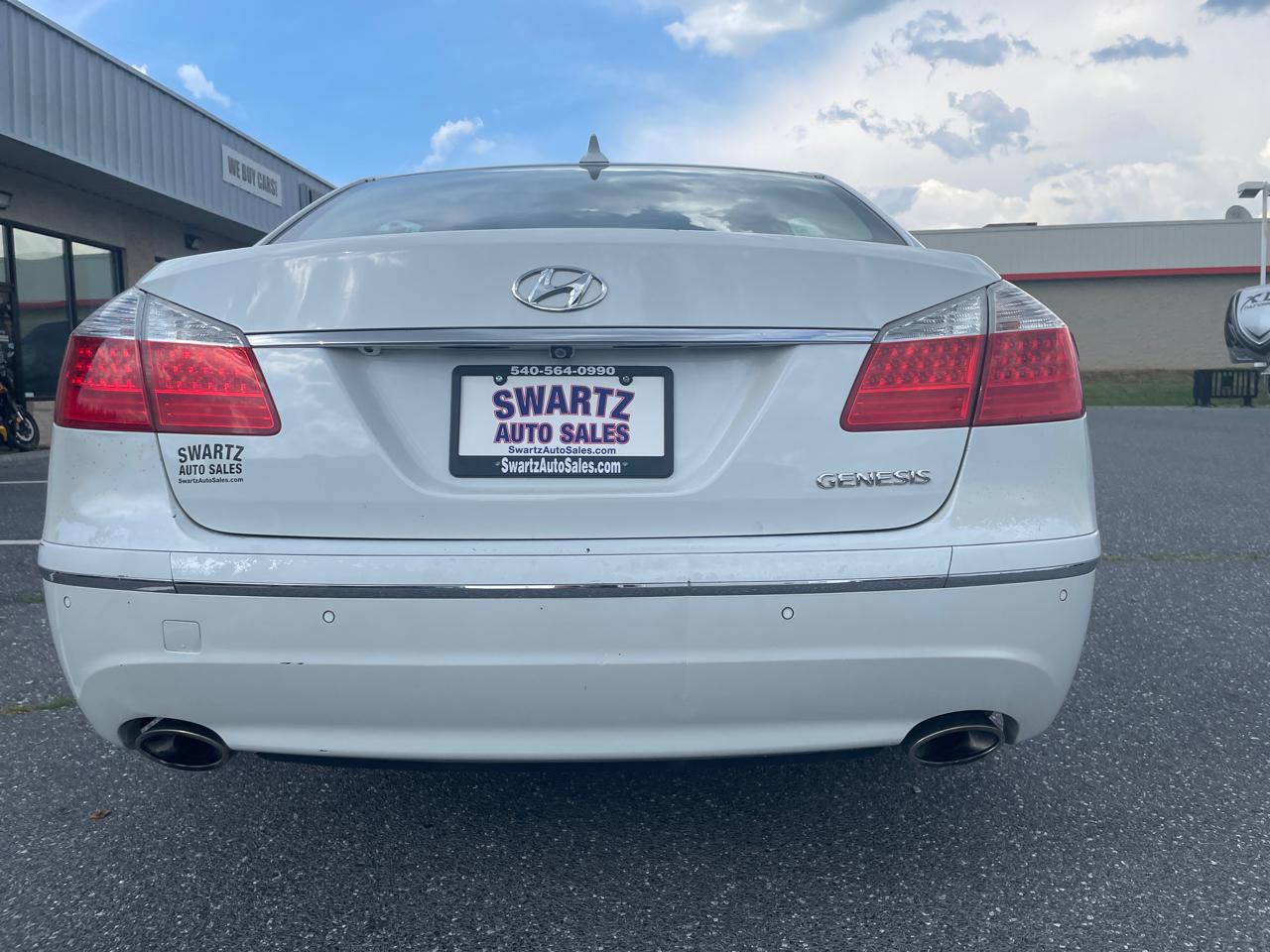 Hyundai Genesis 4dr Sdn V6 2011