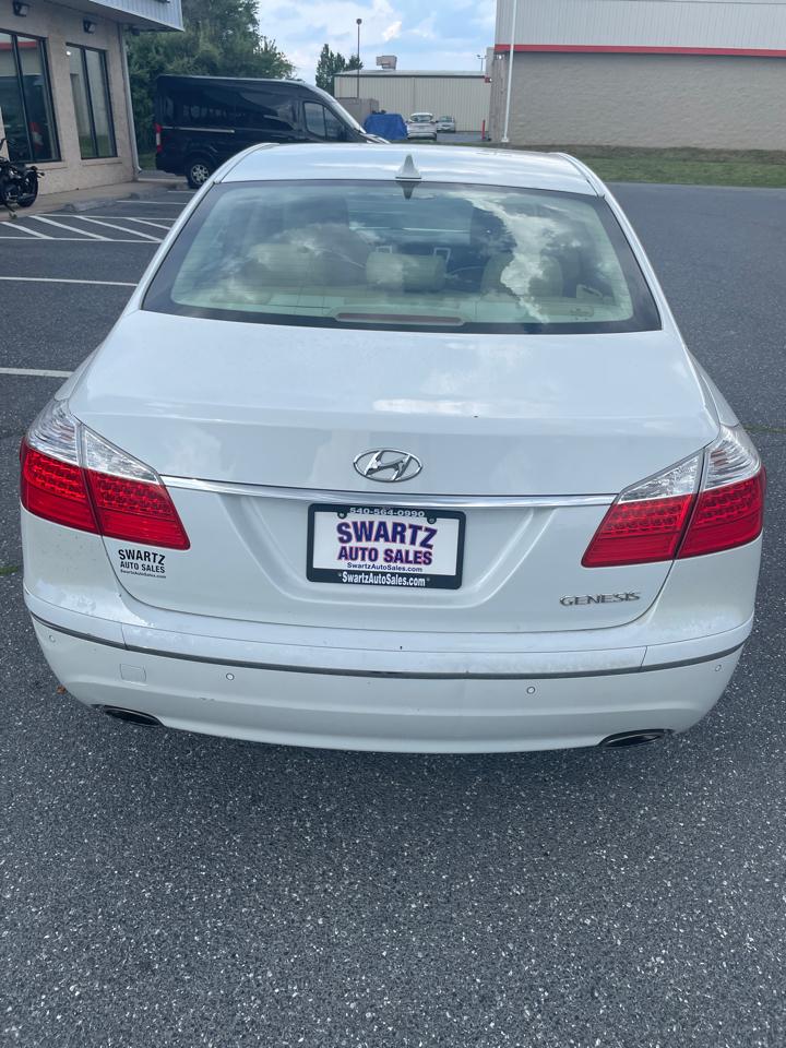 Hyundai Genesis 4dr Sdn V6 2011