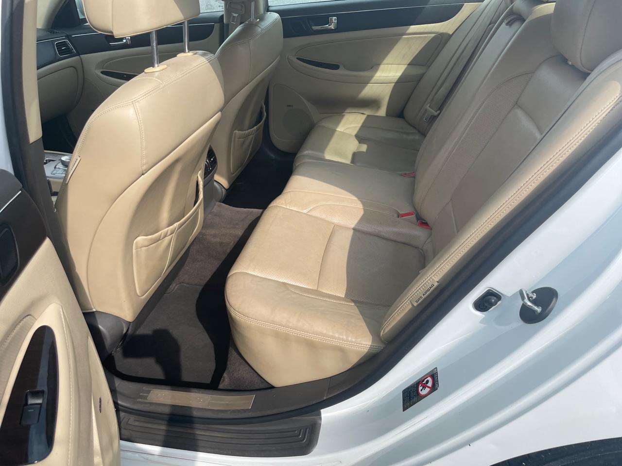 Hyundai Genesis 4dr Sdn V6 2011