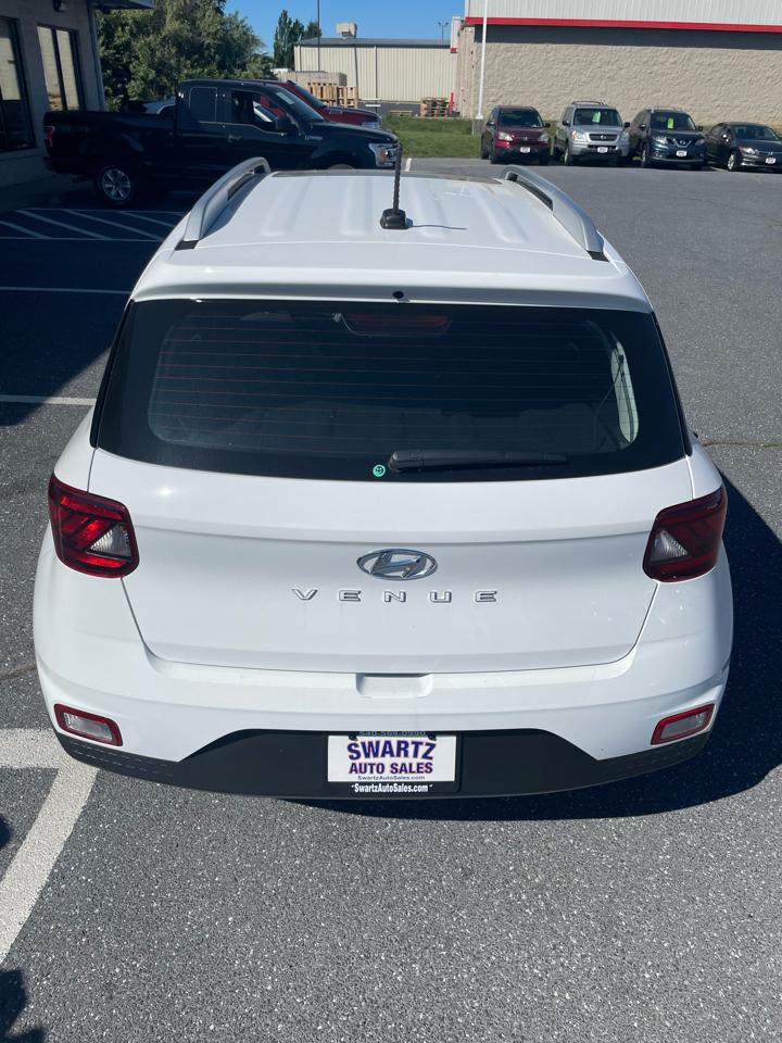 Hyundai Venue SEL FWD 2026