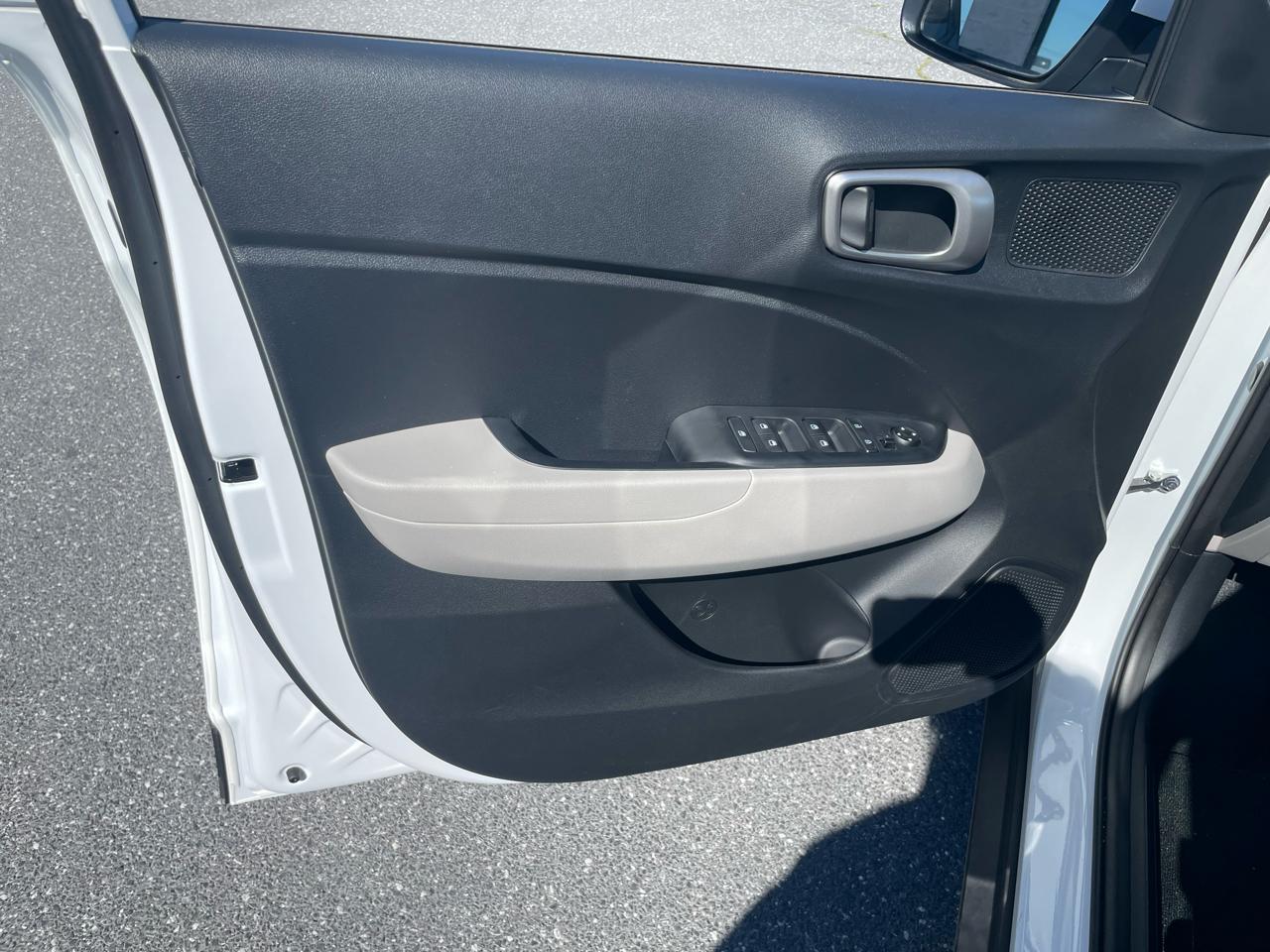 Hyundai Venue SEL FWD 2026