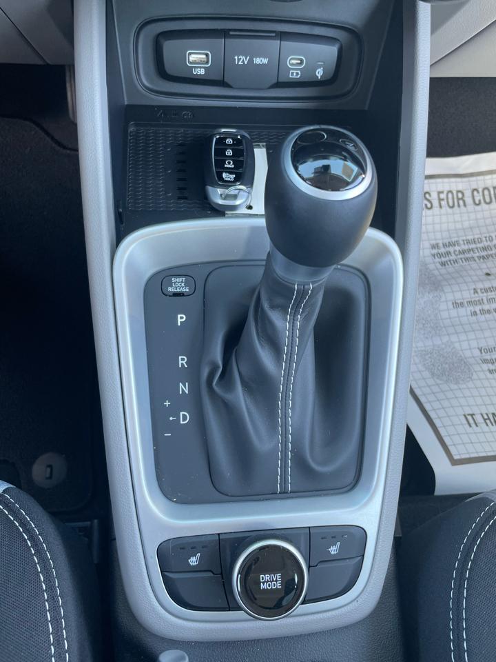 Hyundai Venue SEL FWD 2026