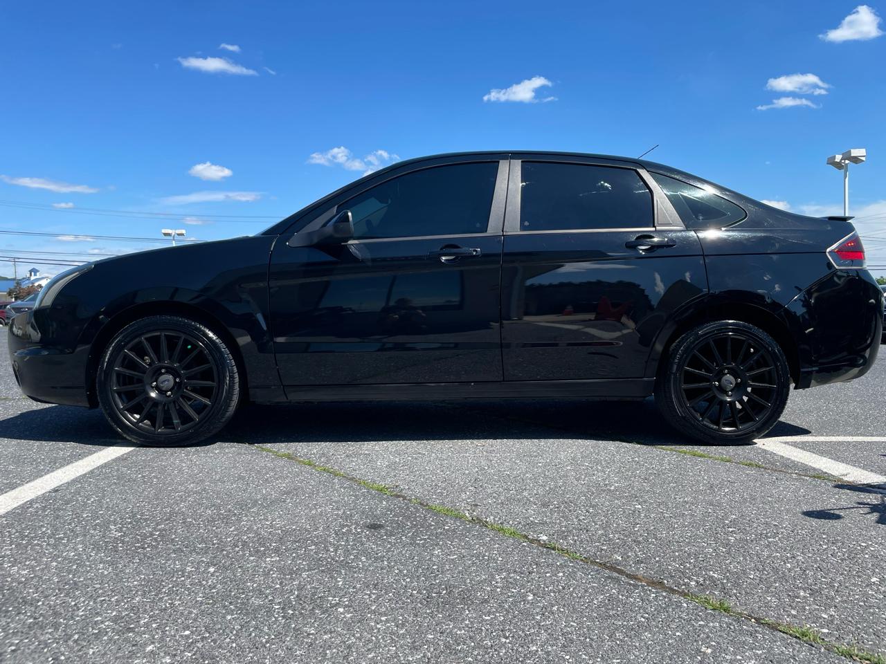 Ford Focus 4dr Sdn SES 2011