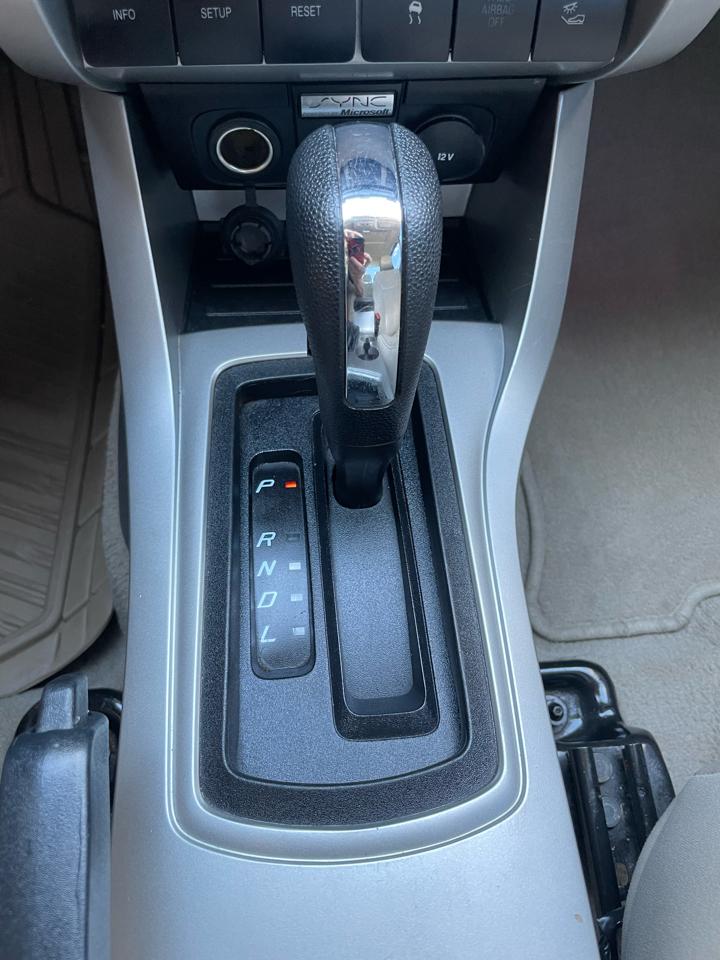 Ford Focus 4dr Sdn SES 2011