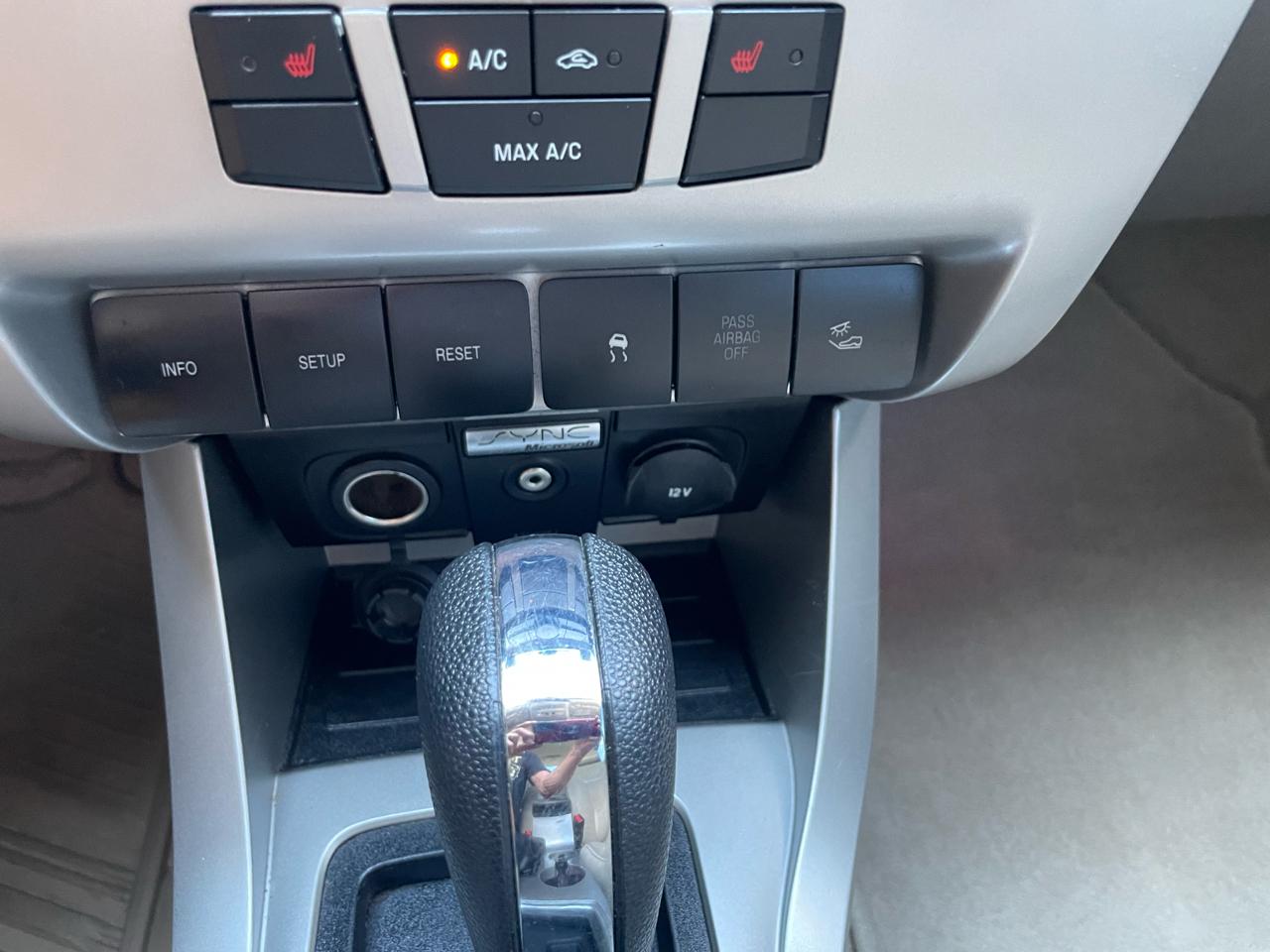 Ford Focus 4dr Sdn SES 2011