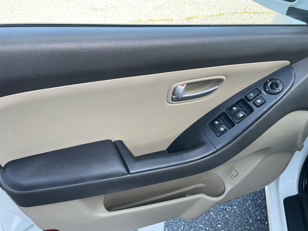 Hyundai Elantra 4dr Sdn Auto GLS PZEV 2009