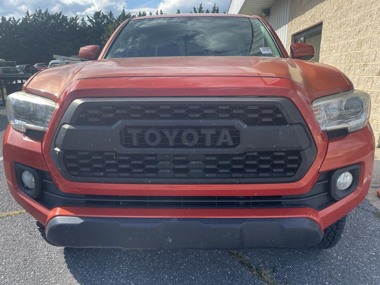 Toyota Tacoma SR5 Double Cab 5' Bed V6 4x4 AT (Natl) 2017