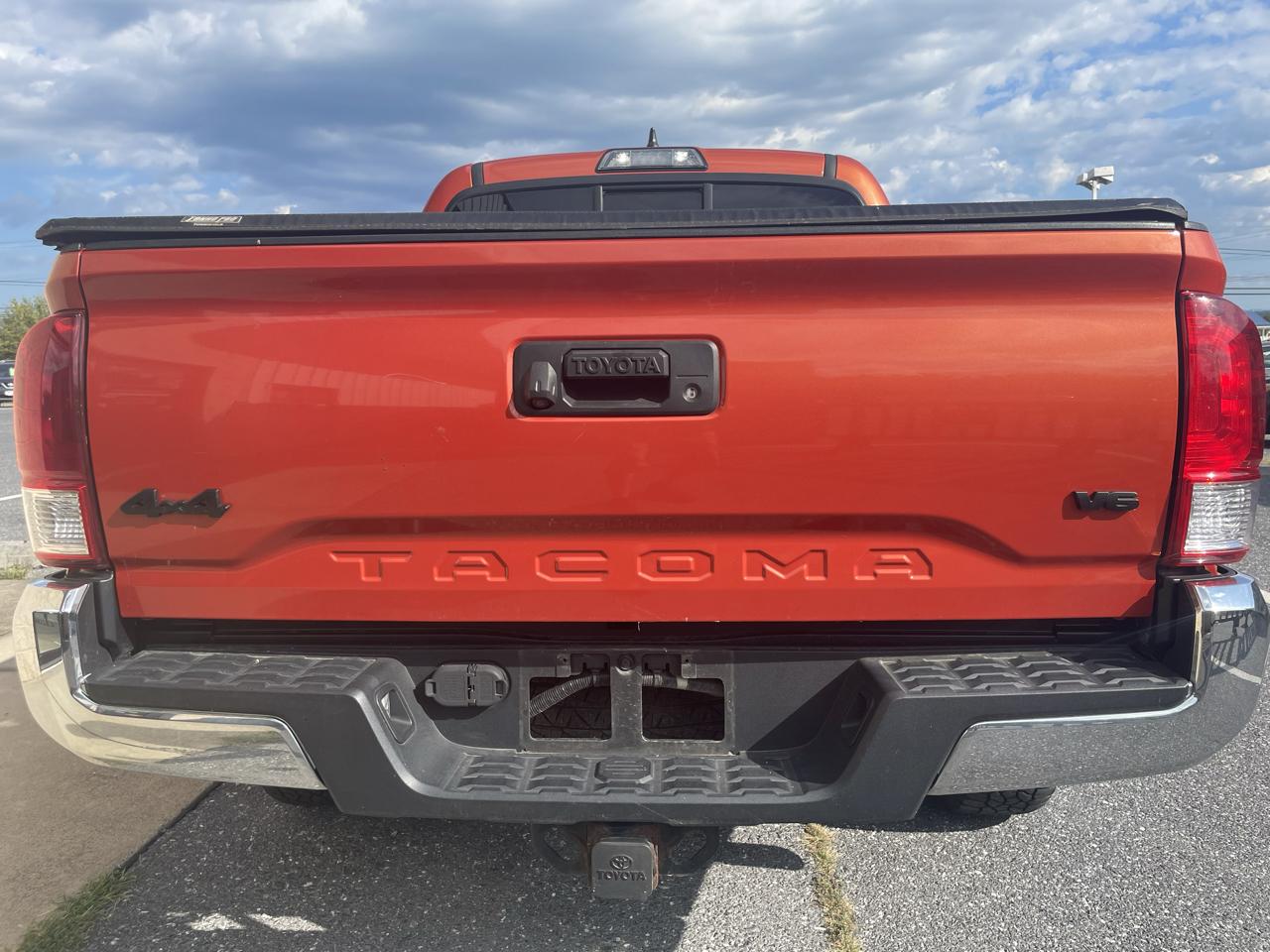 Toyota Tacoma SR5 Double Cab 5' Bed V6 4x4 AT (Natl) 2017