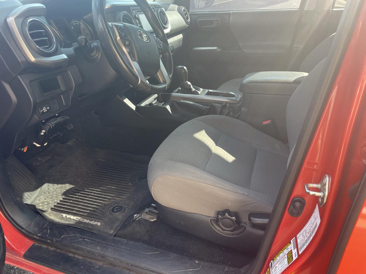 Toyota Tacoma SR5 Double Cab 5' Bed V6 4x4 AT (Natl) 2017