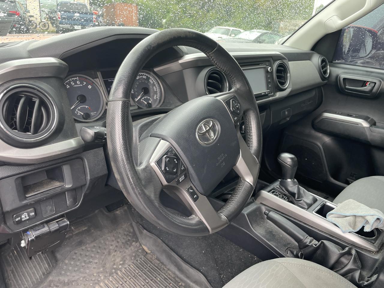 Toyota Tacoma SR5 Double Cab 5' Bed V6 4x4 AT (Natl) 2017